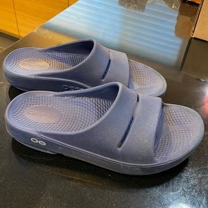 Oofos blue sandal slides size M 4 W 6